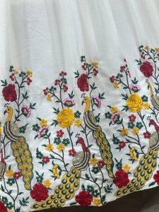 2025 lehenga choli ผ้าไหมที่ประดับประดาอย่างหนักนี้ในเฉดสีที่อุดมไปด้วยไวน์และทองประดับด้วยงานปักเลื่อมบาร็อค - Product Image 6