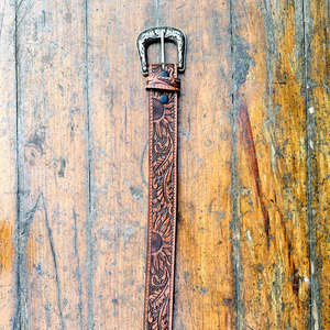 Ceinture Western Classique en Cuir de Vache Argentin Faite à la Main avec Motif Paisley et Boucle en Laiton Massif – Cuir Premium Durable pour Tenue Décontractée - Product Image 4