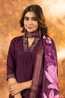 Ensemble Kurti en soie romaine de style boutique pour femmes avec embellissements faits à la main et dupatta en maslin