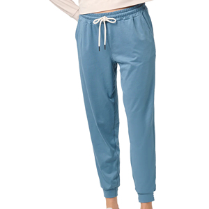 Pantalón moderno para mujer con corte ajustado, diseñado para un movimiento cómodo, con forma inteligente y apariencia elegante. - Product Image 1