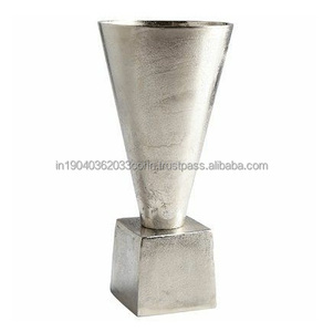 Luxury Modern Metal <b>Vases</b> in Customized Design and Finishes Handmade for Garden Wedding and Home Decoration <b>Unique</b> <b>Vases</b> - Product Image 5