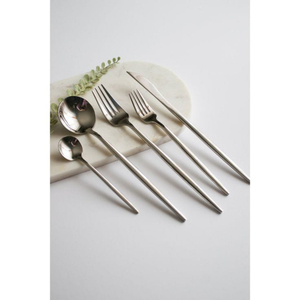 Juego de cubiertos portugueses de acero inoxidable 18/10 de 4 piezas de juegos de cubiertos negros y dorados, juego de cubiertos de acero con espejo, juego de portabilidad - Product Image 1