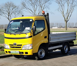 Camioneta Usada DYNA, Color Verde Azulado, Volante a la Izquierda, Diésel, Manual, R16, Portaequipajes de Aleación de Aluminio, Asientos de Tela - Product Image 6