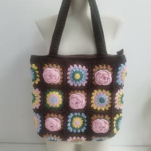 Venta al por mayor de fábrica: Nuevo bolso de hombro 2025 con cremallera, hecho a mano, con patrón de flor de rosa de ganchillo - Product Image 6