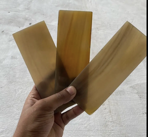 Platos de cuerno de búfalo natural, artesanía pulida y tallada con animales de la India - Product Image 3