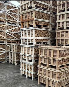 Bois de chauffage 100 % naturel à faible émission de fumée, bûches de bois séchées et fendues sans produits chimiques pour fours extérieurs et feux de camp. - Product Image 3