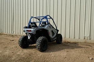 รถอเนกประสงค์ PO-LA-RIS RZR 200 EFI รุ่นใหม่ สำหรับ 2 ที่นั่ง สำหรับผู้ใหญ่ เครื่องยนต์ 4 จังหวะ ขับเคลื่อน 4 ล้อ เป็นมิตรกับสิ่งแวดล้อม ทนทาน ใช้งานได้ทุกฤดู แข็งแรงสูง - Product Image 2