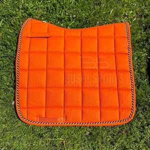Tapis de selle matelassé personnalisé avec rembourrage absorbant les chocs en tissu doux pour l'entraînement équestre et l'équitation - Product Image 2