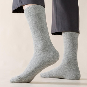 Chaussettes décontractées pour hommes en coton doux de haute qualité, respirantes, avec logo personnalisé, conception OEM, fabriquées au Pakistan - Product Image 2