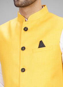 Vente en gros de gilets jaunes de luxe pour hommes, pour les soirées, les réunions d'entreprise et les événements du soir, disponibles à la vente - Product Image 2