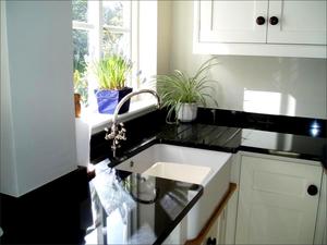 Absoluto แผ่นหินแกรนิตสีดำเคลือบเงาคุณภาพระดับพรีเมียมดีไซน์ทันสมัยสไตล์อินเดียรับประกันตลอดอายุการใช้งาน - Product Image 2