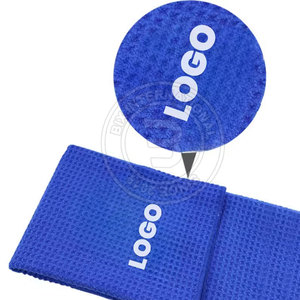 Toalla de golf profesional antiarañazos con clip giratorio para un acceso conveniente durante el juego - Product Image 3