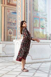 Robe midi en coton imprimé à la main Divya Noir Marron Mode éthique - Product Image 5