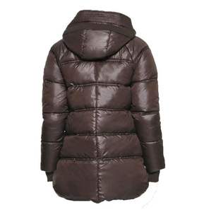 Veste matelassée pour femmes en gros hiver élégant design personnalisé 100% veste matelassée en polyester pour femmes - Product Image 2