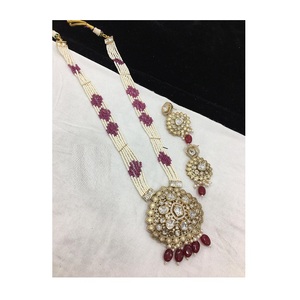 Conjunto de collar de moissanita Kundan de calidad asegurada con joyería nupcial de diseño personalizable en su mejor nivel disponible a bajo precio - Product Image 1