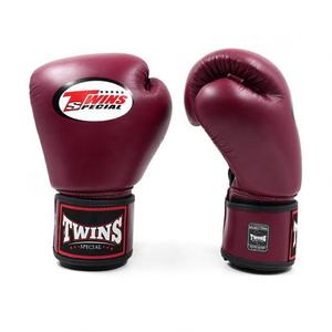 Gants de boxe professionnels Twins en cuir de vachette de qualité supérieure, fabriqués sur mesure pour le Muay Thai et le MMA. - Product Image 5