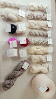 Rubans en soie 100% non teints et fils de soie mélangés pour les artistes textiles et les filatrices - pour le tricot, la broderie et le tissage