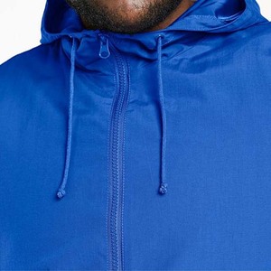 เสื้อแจ็คเก็ตกันลมกันน้ำสำหรับผู้ชาย ผลิตตามสั่ง ทำจากเส้นใยโพลีเอสเตอร์ 100%  แบบถักหนา มีฮู้ด  ปักโลโก้ด้านหน้า - Product Image 4