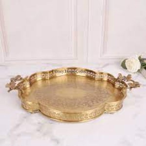 Bandeja de aspecto elegante de diseñador hecha a mano de Color dorado para servir utensilios de cocina de mesa hechos a mano bandeja de comida de diseño admirable - Product Image 1