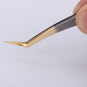 Pince à cils Offre Spéciale couleur pistolet or et noir pince à cils manuelle galvanisée en acier inoxydable - Product Image 6