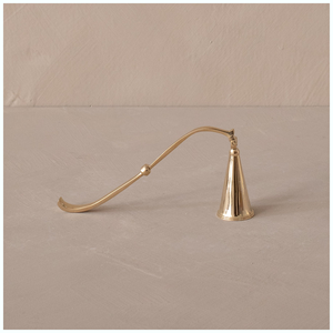 Apagavelas de latón Falah International con mango de madera, apagavelas de lujo de calidad mayorista para decoración - Product Image 6