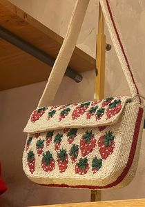 Sac à bandoulière à rabat perlé fait main avec motif œil bleu et blanc, accessoire de soirée tendance - Product Image 4
