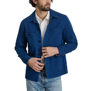 Chaqueta vaquera desgastada para hombre con detalles desteñidos, perfecta para un estilo callejero urbano moderno - Product Image 3