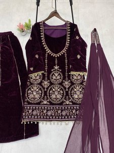 Ensemble haut et palazzo de soirée de mariage de créateur, en velours pur de haute qualité avec broderie de sequins et dupatta en géorgette avec broderie miroir - Product Image 4