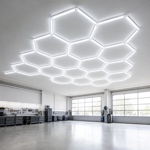 Luminaire LED hexagonal en <span class=keywords><strong>nid</strong></span> <span class=keywords><strong>d</strong></span>'<span class=keywords><strong>abeille</strong></span> pour plafond de piste de bowling 6000K CRI 90 Aluminium - Product Image 2