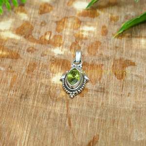 จี้เงินแท้ 925 ประดับพลอยเพอริดอทสีเขียวธรรมชาติ ดีไซน์ใบไม้สไตล์วินเทจ ทำด้วยมือ - Product Image 5