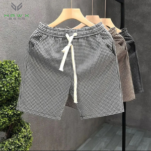 กางเกงขาสั้นพิมพ์ลายตารางสำหรับผู้ชายกางเกงเดินชายหาดทรงหลวมหรูหราน้ำหนักเบาทันสมัยมีแบรนด์ฤดูร้อน - Product Image 4