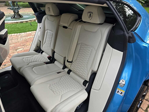 SUV de luxe d'occasion, intérieur beige et noir, tableau de bord tactile, écran multi-affichage, volant en cuir, cabine automatique, conduite à gauche, R18 panoramique - Product Image 2
