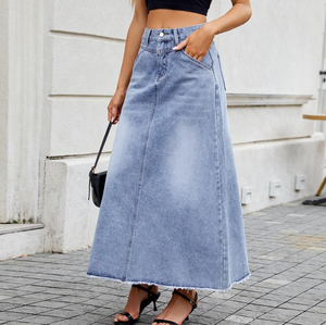 Jupe en jean classique à carreaux pour femme, coupe évasée taille haute, finition délavée, idéale pour les tenues formelles et décontractées - Product Image 3