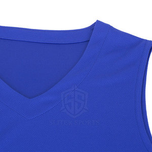 Conjunto de ropa de baloncesto de secado rápido de gama alta personalizado Diseño único Transpirable y opciones de talla grande Hecho a mano en Pakistán - Product Image 4