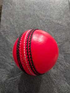 ลูกบอลคริกเก็ตหนังสำหรับผู้ใหญ่ผ้าฝ้าย100% เย็บด้วยมือแบบแข็งเลือกสีได้ตามต้องการ - Product Image 5