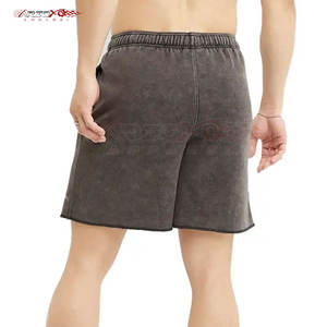 Pantalones cortos de lavado ácido para hombre con dobladillo crudo y bolsillos laterales para estilo urbano Fashion Forward Men Pantalones cortos de lavado ácido - Product Image 2