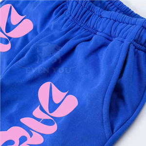 Pantalones deportivos con estampado puff, tela de algodón suave, corte relajado, estilo urbano moderno a precio económico. - Product Image 4