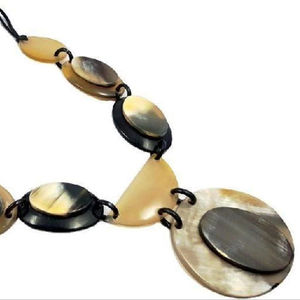 Collier en corne de buffle uni Occasion Casual Wear Collier en corne de buffle naturelle Produit indien fait à la main - Product Image 1