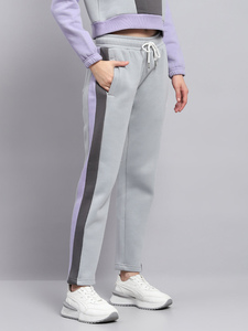 Vente en gros de survêtements 2 pièces pour femmes gris solide de qualité supérieure col montant OEM survêtement pour l'hiver pleine longueur - Product Image 4