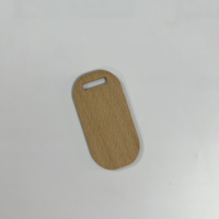 Étiquettes suspendues en bois personnalisées OEM ODM de haute qualité |   Étiquettes de vêtements écologiques pour sacs et chaussures, couleur et forme personnalisées, Chine