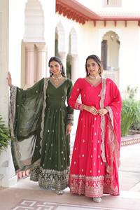 Nueva Colección de Vestidos Anarkali de Seda Vichitra con Bordado de Lentejuelas, Vestido Anarkali para Venta de Exportación - Product Image 6