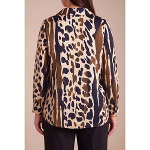 Blouse en viscose satinée à motifs, grande taille, beige - Product Image 5