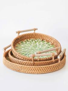 Bandeja de Ratán Tejida Natural, Bandeja Decorativa de Ratán con Mosaico de Perlas para Servir Alimentos y Decoración del Hogar, de Vietnam - Product Image 3