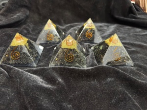 Pirámide de Orgón de Turmalina Negra Natural, Generador de Energía de Cristal, Bobina de Cobre, Escultura Hecha a Mano para Reiki, Meditación y Chakras - Product Image 5