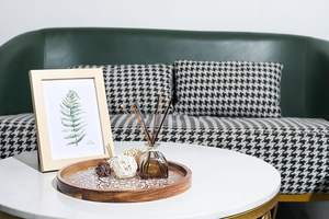 Plateau sculpté à la main rond en bois décoratif rustique Table basse plateau ferme plateau décoratif arrondi pour la cuisine - Product Image 5