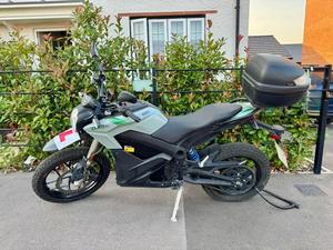 Nouveau vélo électrique Zero DS ZF14.4 Euro 5 2022, 3 700 miles, 22e immatriculation, moteur de moyeu arrière 36 V 15 Ah, batterie au lithium électronique à 6 vitesses - Product Image 4