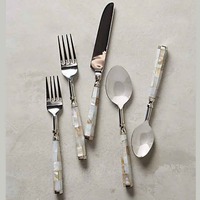 Ensemble de couverts décoratifs modernes et élégants en acier inoxydable avec manche en résine – Vaisselle haut de gamme, compatible lave-vaisselle, écologique et durable pour les fêtes