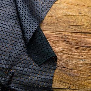 Piel de cuero cortada con láser con patrón Jali marrón disponible en productos de cuero de 1 a 22 pies cuadrados. - Product Image 6