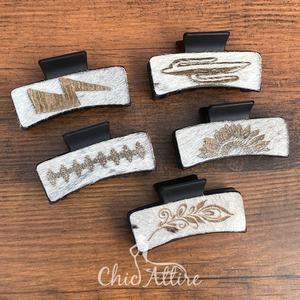 Pinces à cheveux gravées au laser en cuir de vachette personnalisées pour femmes, pinces à cheveux en cuir véritable au design unique, durables et élégantes - Product Image 1