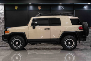 VOITURE D'OCCASION À CONDUITE À GAUCHE |   Conduite à droite |   Toyota FJ Cruiser 2010, 44 000 km, édition spéciale TrailSS - Product Image 2